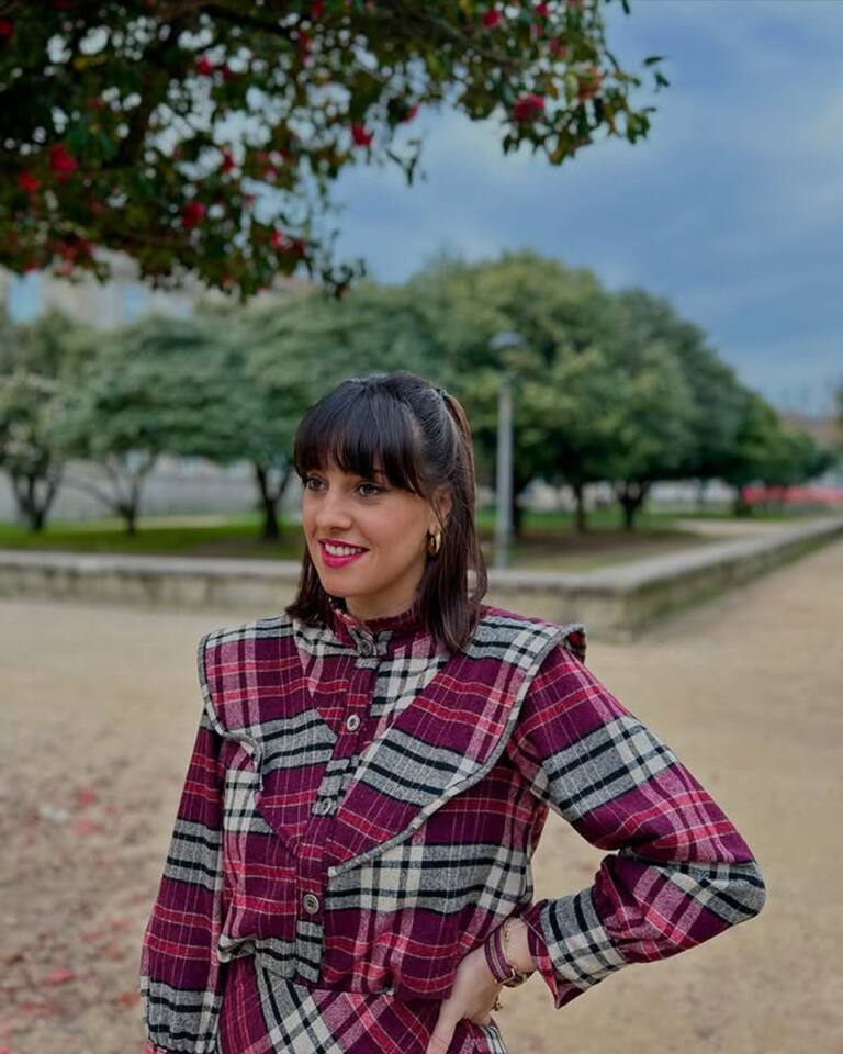 Camisa escocesa con volantes