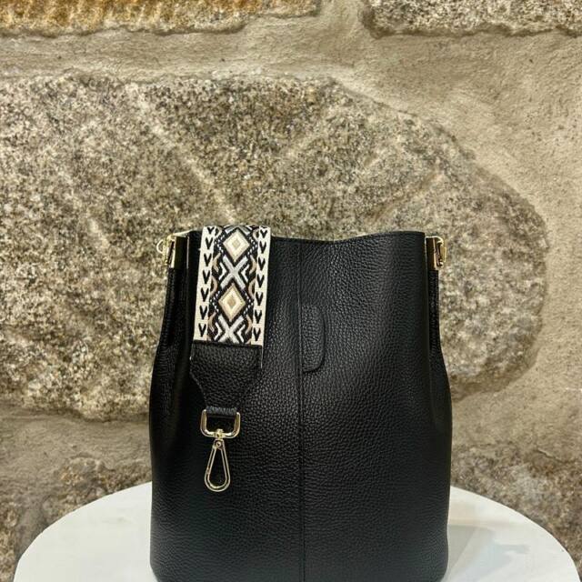 Bombonera negra piel