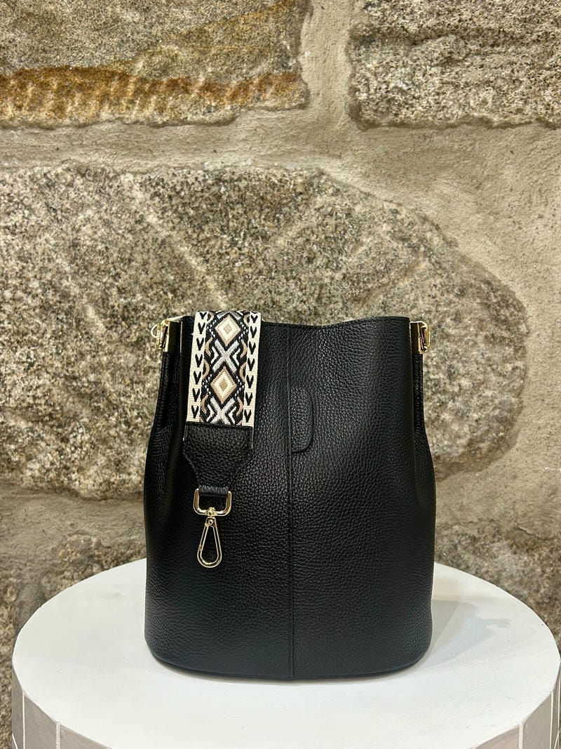 Bombonera negra piel