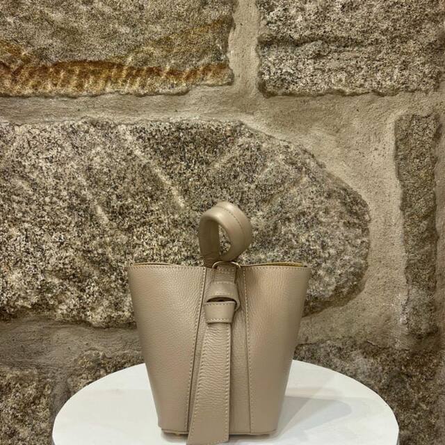Bombonera piel beige