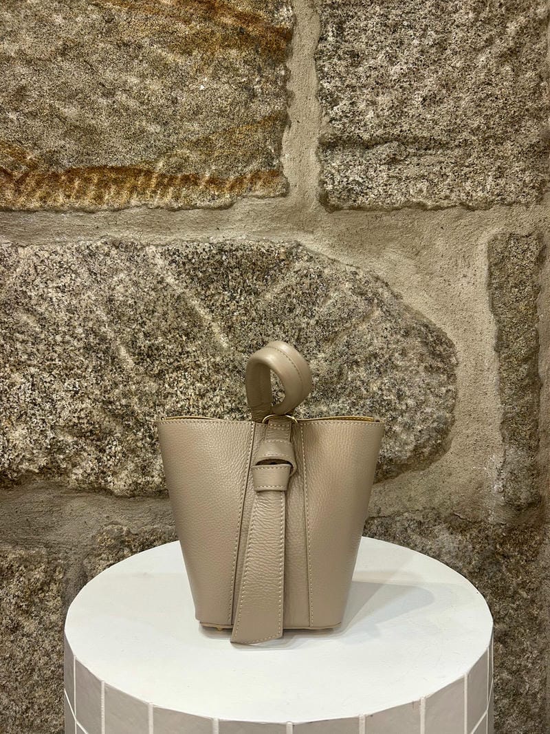 Bombonera piel beige