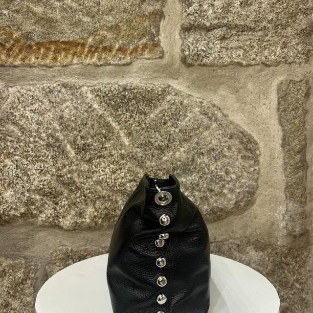 Bolso tachas piel negro