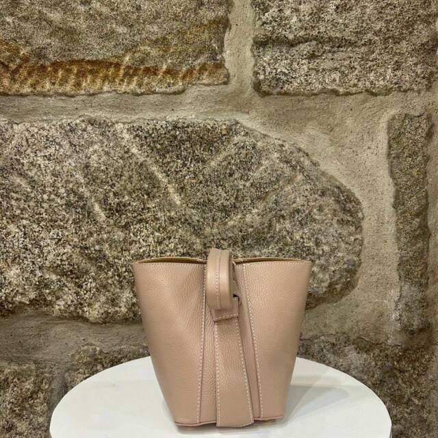 Bombonera nude piel